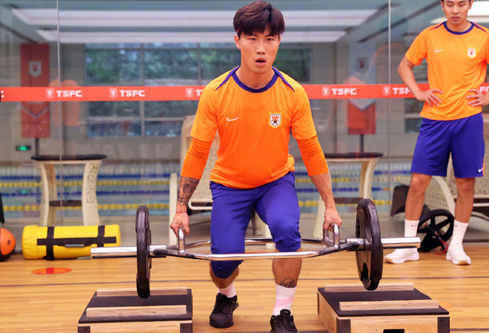 门穿了一件, 采访时直言 门穿了一件, 采访时直言