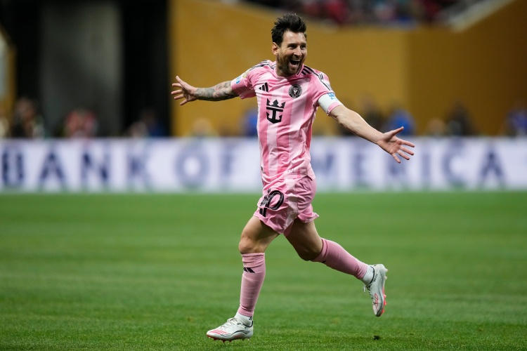 签署新合同, 留在俱乐部, 会到英超踢 签署新合同, 留在俱乐部, 会到英超踢